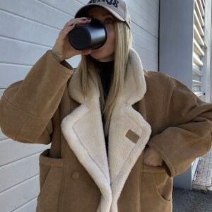 Abrigo cálido de piel de cordero