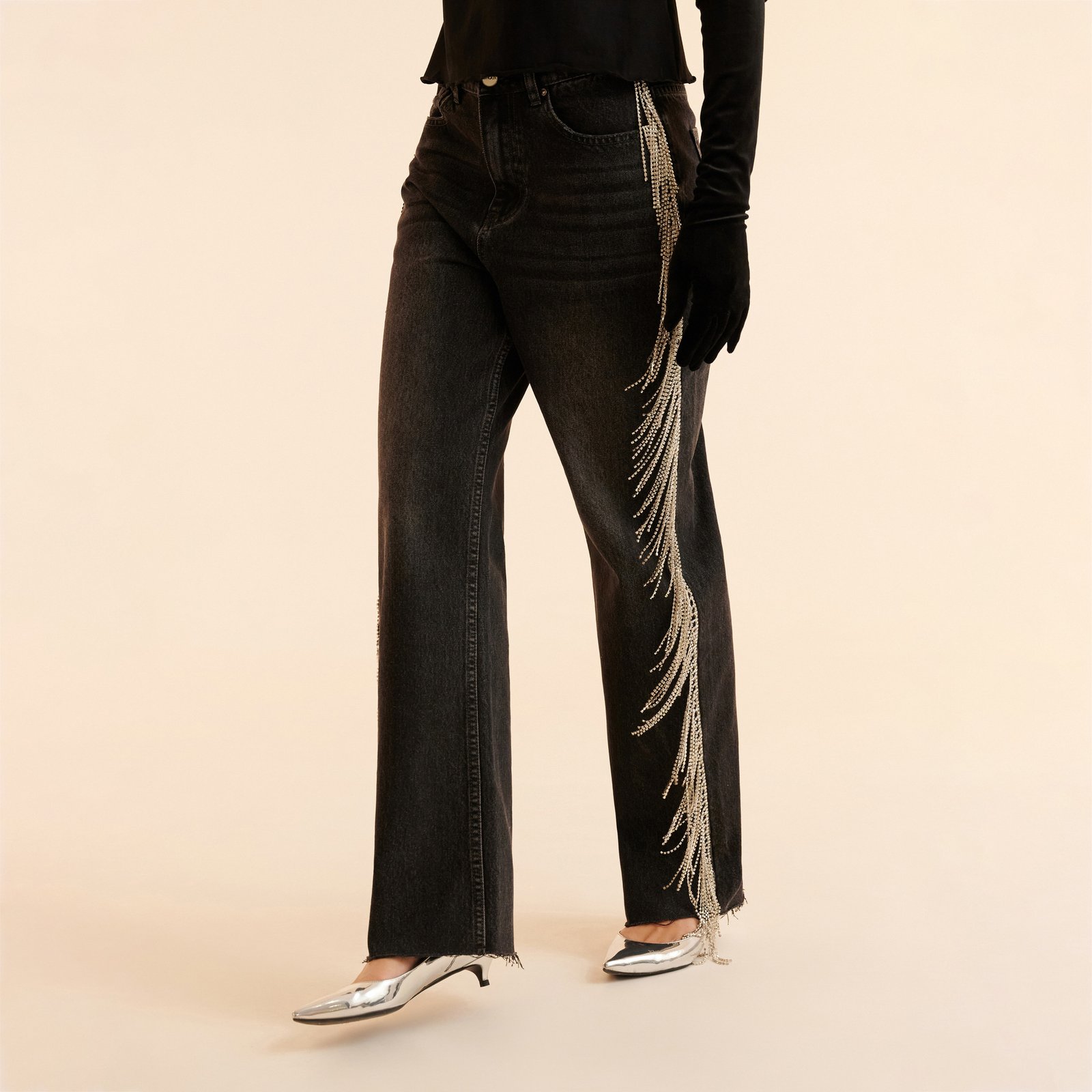 Vaqueros con flecos laterales de pedrería